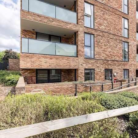 Stylish & Comfortable Top-Floor Flat In Harrow London Luaran gambar