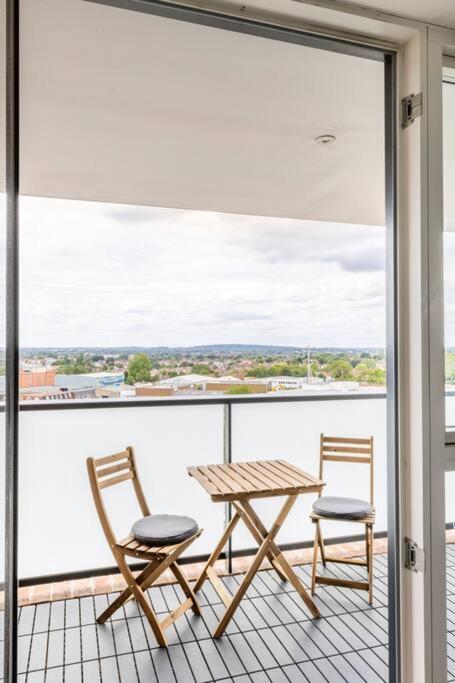 Stylish & Comfortable Top-Floor Flat In Harrow London Luaran gambar