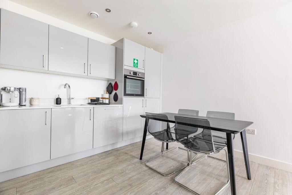 Stylish & Comfortable Top-Floor Flat In Harrow London Luaran gambar
