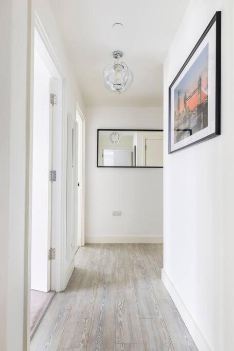 Stylish & Comfortable Top-Floor Flat In Harrow London Luaran gambar