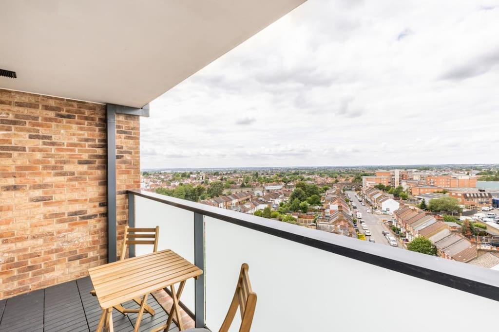 Stylish & Comfortable Top-Floor Flat In Harrow London Luaran gambar