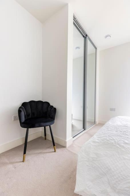 Stylish & Comfortable Top-Floor Flat In Harrow London Luaran gambar