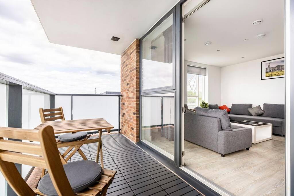 Stylish & Comfortable Top-Floor Flat In Harrow London Luaran gambar