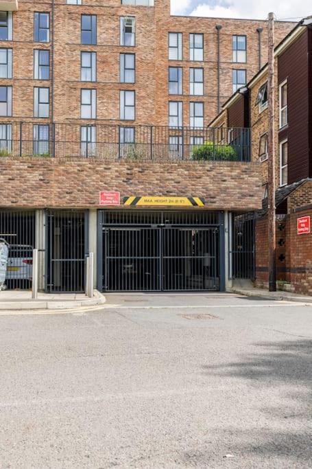 Stylish & Comfortable Top-Floor Flat In Harrow London Luaran gambar