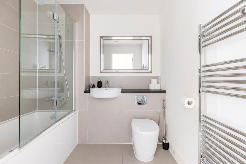 Stylish & Comfortable Top-Floor Flat In Harrow London Luaran gambar