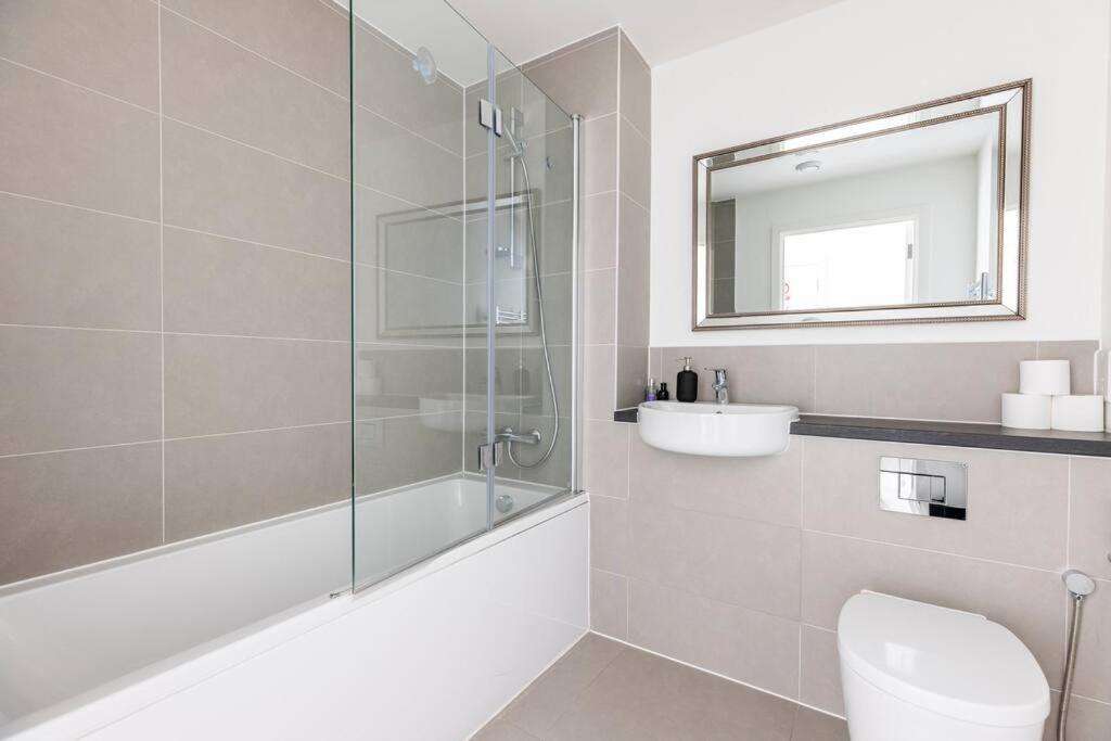 Stylish & Comfortable Top-Floor Flat In Harrow London Luaran gambar