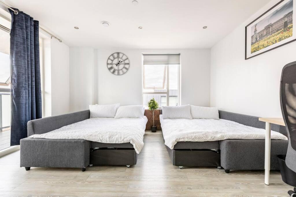 Stylish & Comfortable Top-Floor Flat In Harrow London Luaran gambar