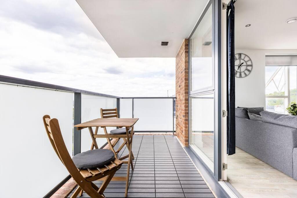 Stylish & Comfortable Top-Floor Flat In Harrow London Luaran gambar